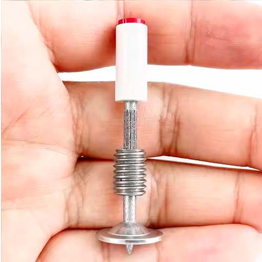 CAJA CON 200 CLAVOS ROSCADOS 👷🤩 ¡Atraviesa y atornilla sobre superficies!