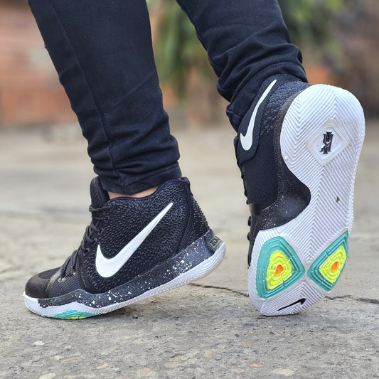 Bota Nike Kyrie +Regalo 3 Pares medias